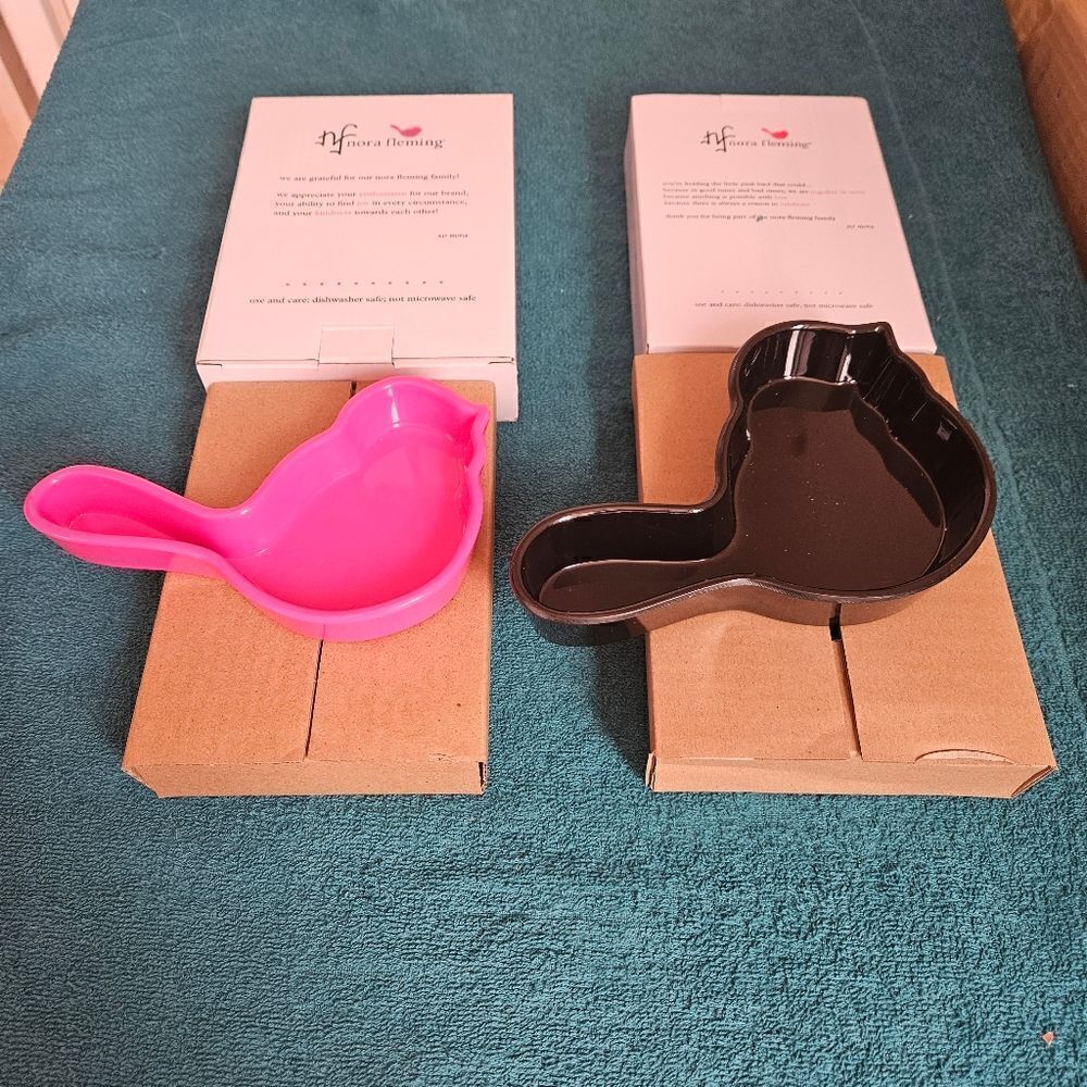 Nora Fleming 2 birdie dish fuschia pink & graphite (retired)